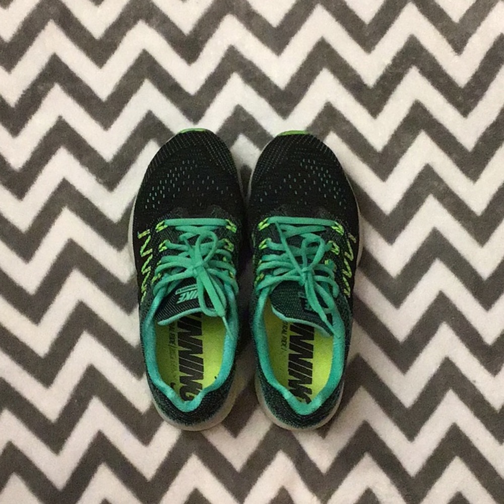 Nike Zoom Vomero10 running shoes